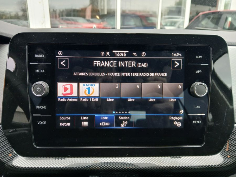 Photo 23 de l'offre de VOLKSWAGEN T-CROSS 1.0 TSI 116 DSG7 PACK JA17 08/25 Key Less Camera Radars RER Privacy Glass à 26950€ chez Mérignac auto