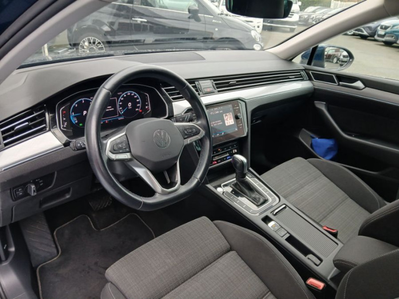 Photo 12 de l'offre de VOLKSWAGEN PASSAT SW VIII 1.6 TDI 120 DSG7 STYLE BUSINESS GPS Radars ACC Hayon EL. 1ère Main à 23480€ chez Mérignac auto