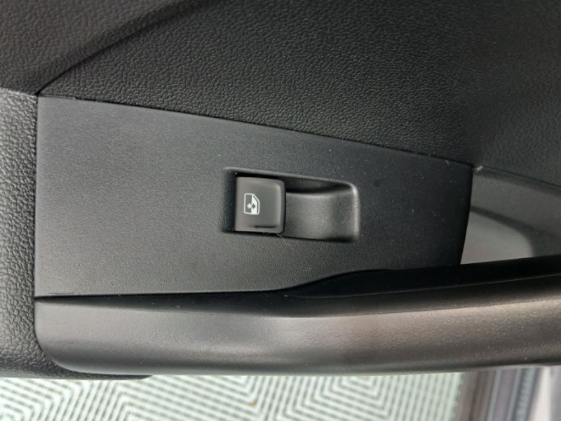 Photo 30 de l'offre de VOLKSWAGEN T-CROSS 1.0 TSI 116 DSG7 PACK JA17 08/25 Key Less Camera Radars RER Privacy Glass à 26950€ chez Mérignac auto