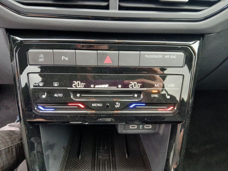 Photo 37 de l'offre de VOLKSWAGEN T-CROSS 1.0 TSI 116 DSG7 PACK JA17 08/25 Key Less Camera Radars RER Privacy Glass à 26950€ chez Mérignac auto