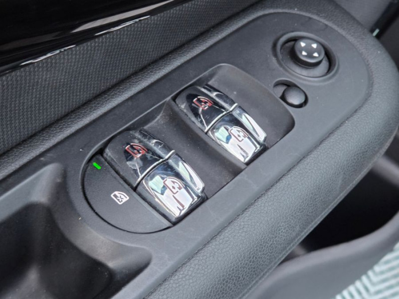 Photo 14 de l'offre de MINI CLUBMAN III ONE 102 BVA GPS Radars JA17 LED SC à 18490€ chez Mérignac auto