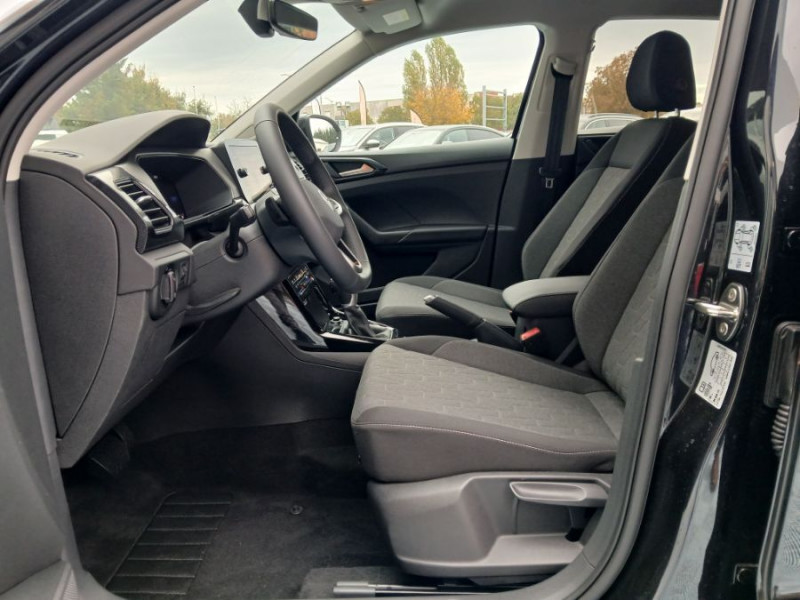 Photo 14 de l'offre de VOLKSWAGEN T-CROSS 1.0 TSI 116 DSG7 PACK JA17 08/25 Key Less Camera Radars RER Privacy Glass à 26950€ chez Mérignac auto