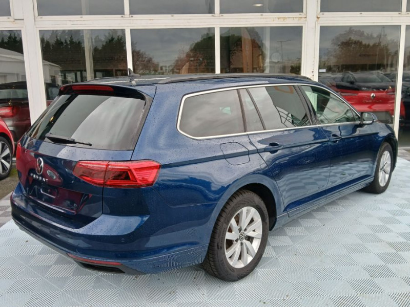 Photo 2 de l'offre de VOLKSWAGEN PASSAT SW VIII 1.6 TDI 120 DSG7 STYLE BUSINESS GPS Radars ACC Hayon EL. 1ère Main à 23480€ chez Mérignac auto