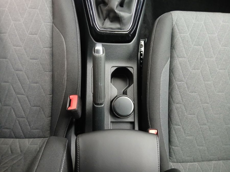 Photo 27 de l'offre de VOLKSWAGEN T-CROSS 1.0 TSI 116 DSG7 PACK JA17 08/25 Key Less Camera Radars RER Privacy Glass à 26950€ chez Mérignac auto