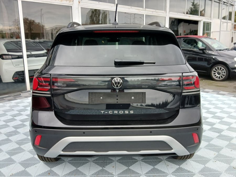 Photo 10 de l'offre de VOLKSWAGEN T-CROSS 1.0 TSI 116 DSG7 PACK JA17 08/25 Key Less Camera Radars RER Privacy Glass à 26950€ chez Mérignac auto
