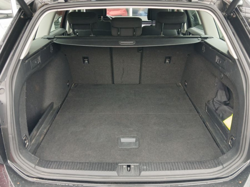 Photo 15 de l'offre de VOLKSWAGEN PASSAT SW VIII 1.6 TDI 120 DSG7 STYLE BUSINESS GPS Radars ACC Hayon EL. 1ère Main à 22950€ chez Mérignac auto