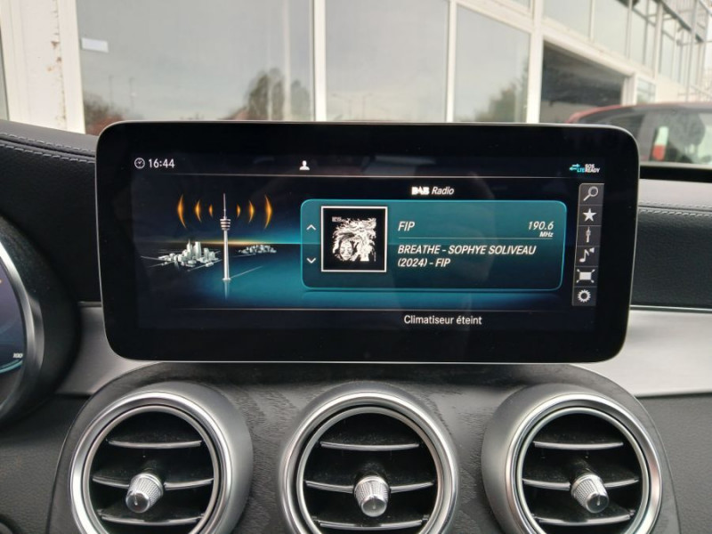 Photo 23 de l'offre de MERCEDES-BENZ CLASSE C SW IV 300 DE 306cv 9G-Tronic Hybride Rech. AMG LINE Attel. à 34500€ chez Mérignac auto
