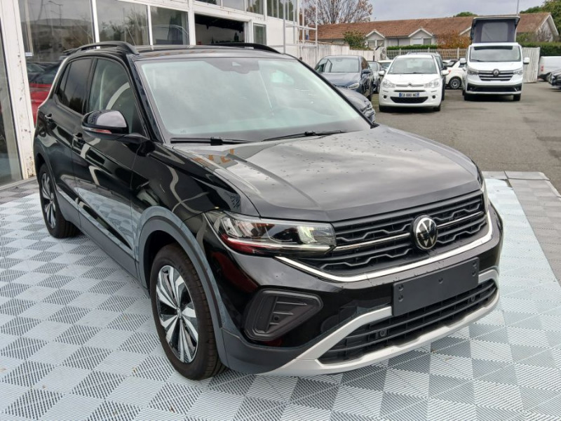Photo 2 de l'offre de VOLKSWAGEN T-CROSS 1.0 TSI 116 DSG7 PACK JA17 08/25 Key Less Camera Radars RER Privacy Glass à 26950€ chez Mérignac auto