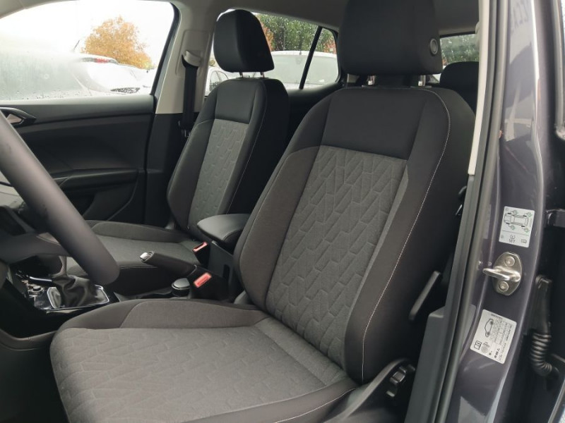 Photo 5 de l'offre de VOLKSWAGEN T-CROSS 1.0 TSI 116 DSG7 PACK JA17 08/25 Key Less Camera Radars RER Privacy Glass à 26950€ chez Mérignac auto