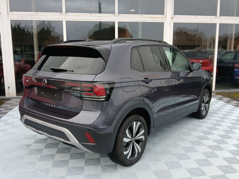 Photo 3 de l'offre de VOLKSWAGEN T-CROSS 1.0 TSI 116 DSG7 PACK JA17 08/25 Key Less Camera Radars RER Privacy Glass à 26950€ chez Mérignac auto