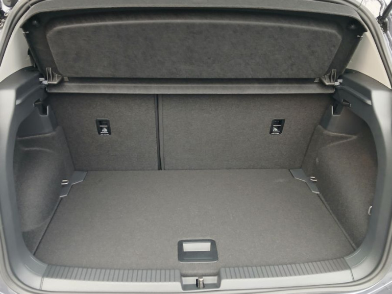 Photo 10 de l'offre de VOLKSWAGEN T-CROSS 1.0 TSI 116 DSG7 PACK JA17 08/25 Key Less Camera Radars RER Privacy Glass à 26950€ chez Mérignac auto