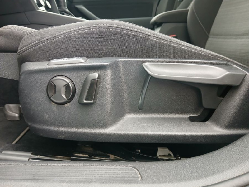 Photo 19 de l'offre de VOLKSWAGEN PASSAT SW VIII 1.6 TDI 120 DSG7 STYLE BUSINESS GPS Radars ACC Hayon EL. 1ère Main à 22950€ chez Mérignac auto