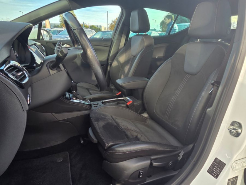 Photo 5 de l'offre de OPEL ASTRA V 1.5 TURBO D 122 BVA9 ULTIMATE Mi CUIR JA18 Options... à 16990€ chez Mérignac auto