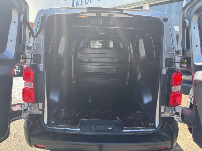Photo 8 de l'offre de TOYOTA PROACE VAN 2.0 D-4D 140 BVM6 L2 VX Attel. 21450.H.T. à 21450€ chez Mérignac auto