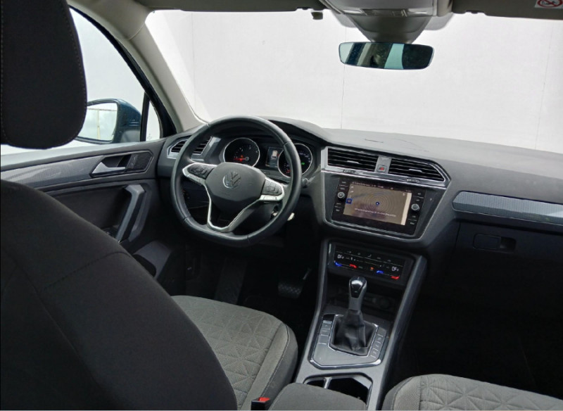 Photo 3 de l'offre de VOLKSWAGEN TIGUAN II (2) 2.0 TDI 150 DSG 2WD PACK GPS ACC 1ère Main à 29490€ chez Mérignac auto