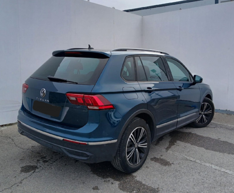 Photo 2 de l'offre de VOLKSWAGEN TIGUAN II (2) 2.0 TDI 150 DSG 2WD PACK GPS ACC 1ère Main à 29490€ chez Mérignac auto