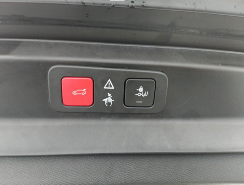 Photo 10 de l'offre de PEUGEOT 5008 II 1.5 BlueHDi 130 EAT8 GT PACK Full CUIR TOE Hayon EL. 360° Hifi 7PL à 34500€ chez Mérignac auto