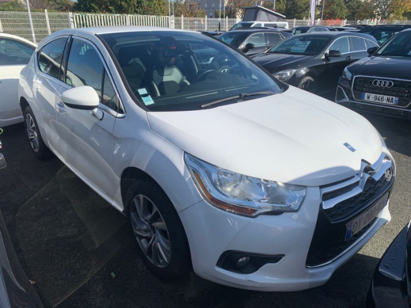 Photo 1 de l'offre de CITROEN DS4 1.2 PureTech 130 BVM6 SO CHIC GPS JA17 à 9490€ chez Mérignac auto