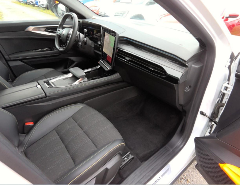 Photo 5 de l'offre de RENAULT AUSTRAL 1.2 E-TECH 200 FULL HYBRID ICONIC TOIT Pano Hayon EL Cam 360° JA20p à 32450€ chez Mérignac auto