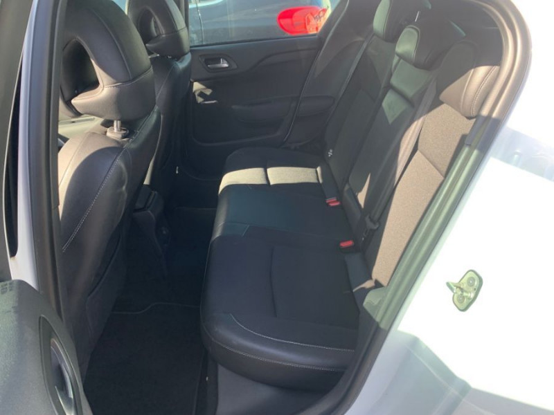 Photo 10 de l'offre de CITROEN DS4 1.2 PureTech 130 BVM6 SO CHIC GPS JA17 à 9490€ chez Mérignac auto