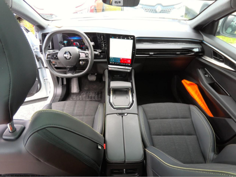 Photo 6 de l'offre de RENAULT AUSTRAL 1.2 E-TECH 200 FULL HYBRID ICONIC TOIT Pano Hayon EL Cam 360° JA20p à 32450€ chez Mérignac auto