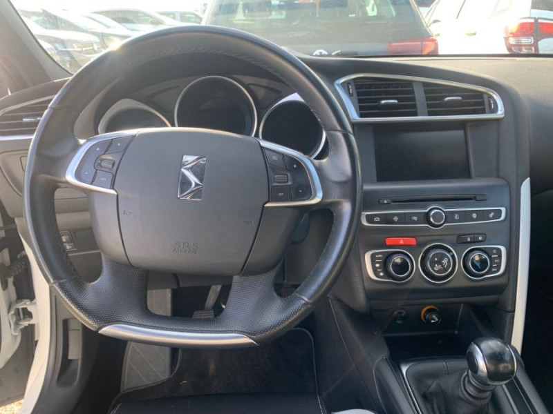 Photo 4 de l'offre de CITROEN DS4 1.2 PureTech 130 BVM6 SO CHIC GPS JA17 à 9490€ chez Mérignac auto