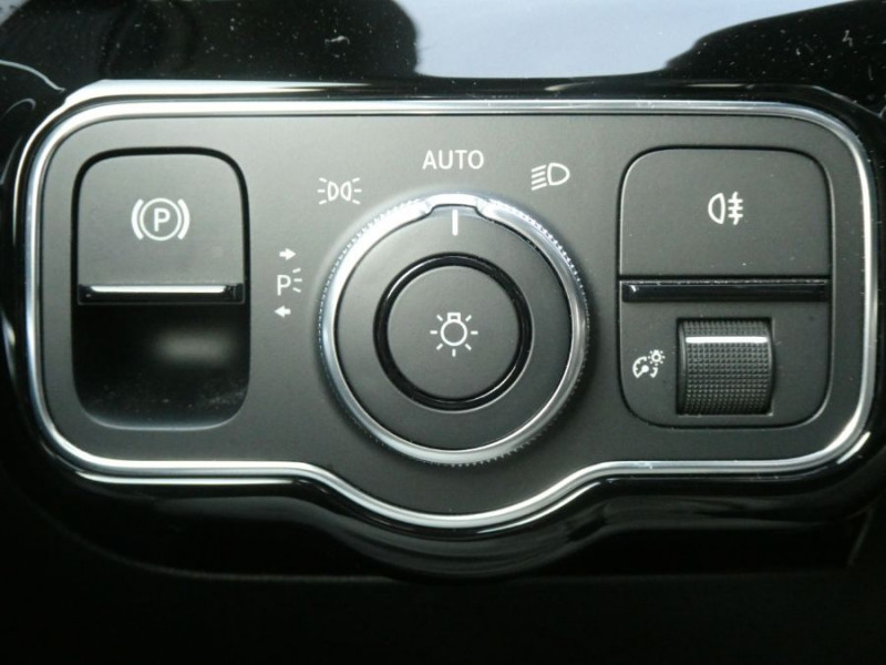 Photo 33 de l'offre de MERCEDES-BENZ CLASSE A IV 200D 150 8G-DCT 4MATIC AMG LINE Pack Premium Plus TOE 1ère Main à 32890€ chez Mérignac auto