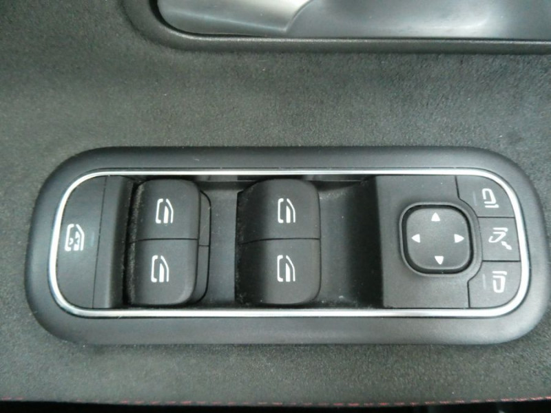 Photo 36 de l'offre de MERCEDES-BENZ CLASSE A IV 200D 150 8G-DCT 4MATIC AMG LINE Pack Premium Plus TOE 1ère Main à 32890€ chez Mérignac auto