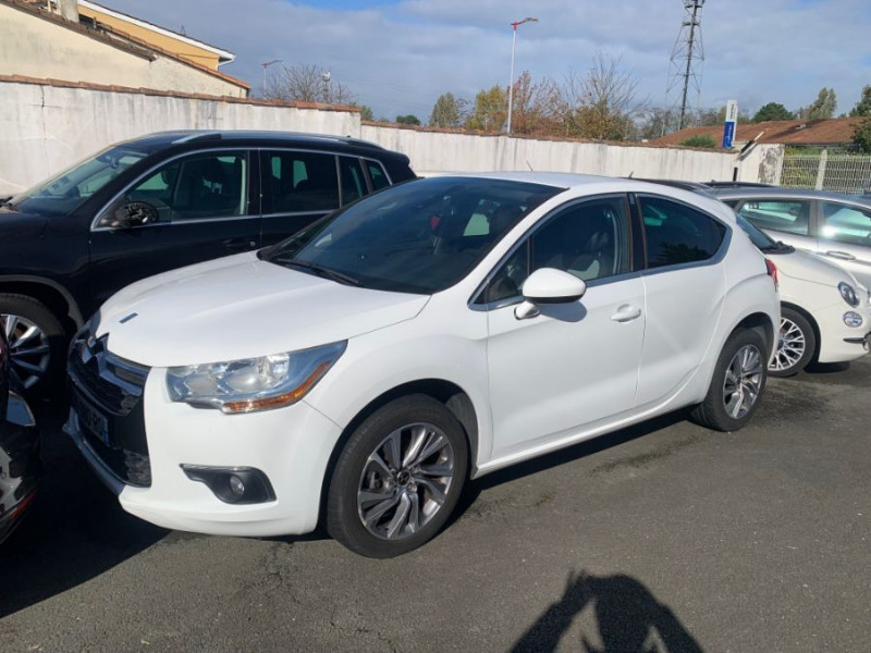 Photo 2 de l'offre de CITROEN DS4 1.2 PureTech 130 BVM6 SO CHIC GPS JA17 à 9490€ chez Mérignac auto