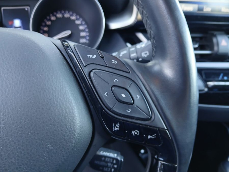 Photo 17 de l'offre de TOYOTA C-HR (2) 1.8 HYBRIDE 122 E-CVT 2WD EDITION Camera à 19750€ chez Mérignac auto