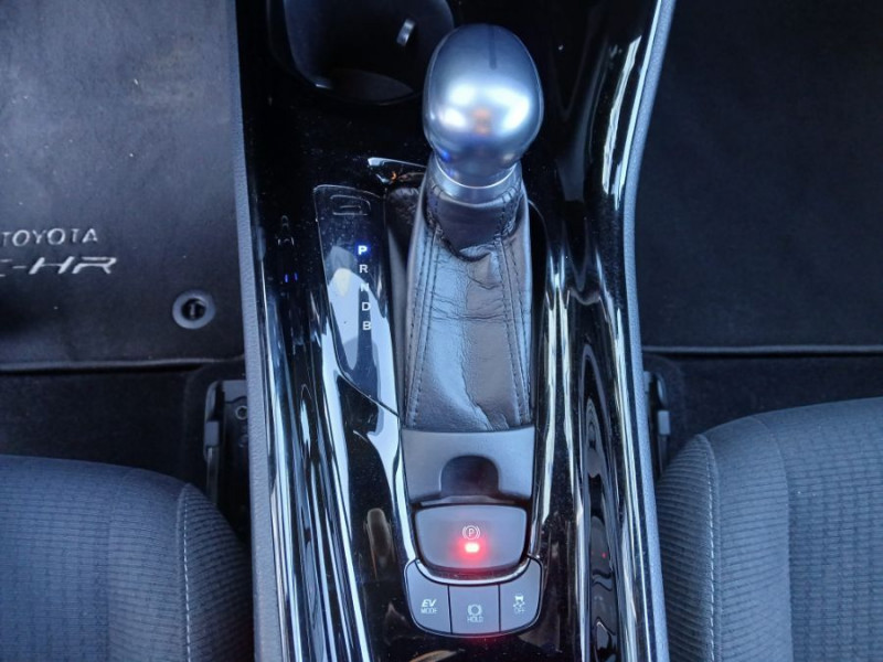 Photo 27 de l'offre de TOYOTA C-HR (2) 1.8 HYBRIDE 122 E-CVT 2WD EDITION Camera à 19750€ chez Mérignac auto