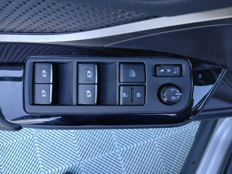 Photo 13 de l'offre de TOYOTA C-HR (2) 1.8 HYBRIDE 122 E-CVT 2WD EDITION Camera à 19750€ chez Mérignac auto