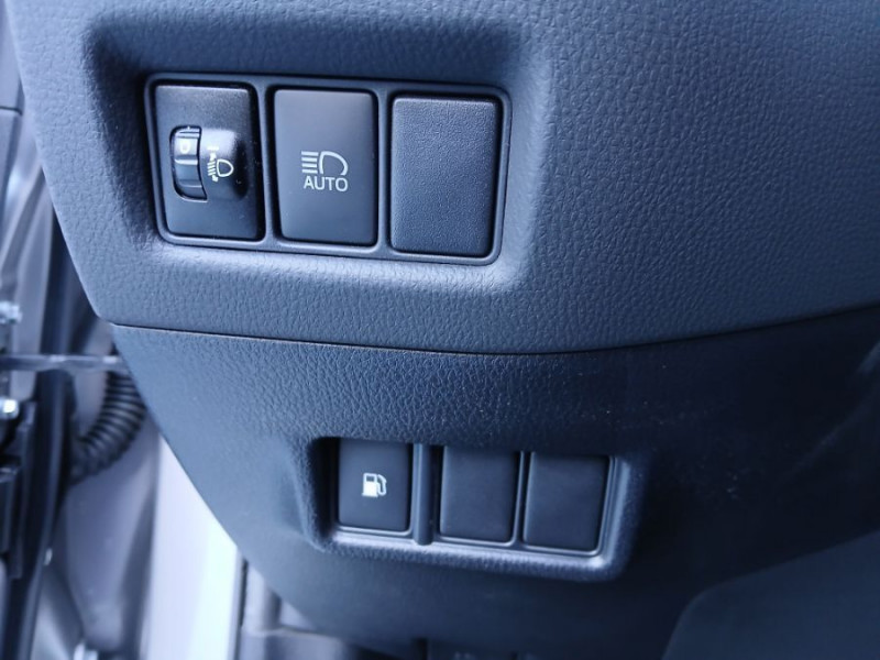 Photo 26 de l'offre de TOYOTA C-HR (2) 1.8 HYBRIDE 122 E-CVT 2WD EDITION Camera à 19750€ chez Mérignac auto