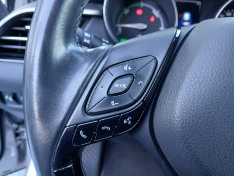 Photo 16 de l'offre de TOYOTA C-HR (2) 1.8 HYBRIDE 122 E-CVT 2WD EDITION Camera à 19750€ chez Mérignac auto