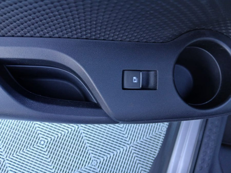 Photo 33 de l'offre de TOYOTA C-HR (2) 1.8 HYBRIDE 122 E-CVT 2WD EDITION Camera à 19750€ chez Mérignac auto