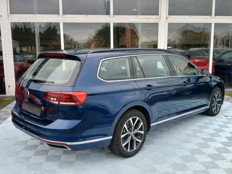 Photo 3 de l'offre de VOLKSWAGEN PASSAT SW VIII 1.4 TSI 218 HYBRID Rechargeable GTE 1ère Main Suivi à 26450€ chez Mérignac auto