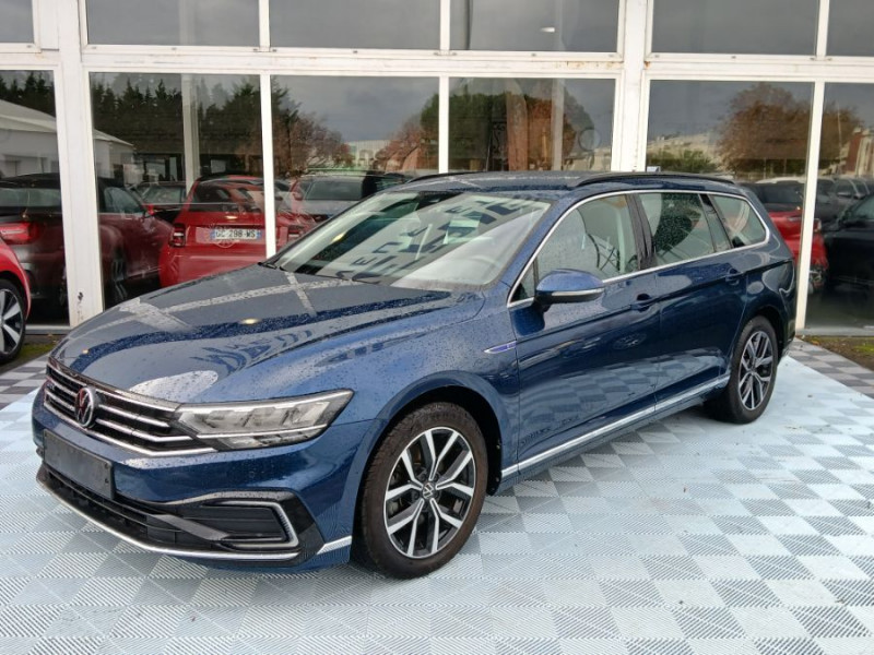 Volkswagen PASSAT SW VIII 1.4 TSI 218 HYBRID Rechargeable GTE 1ère Main Suivi Hybride BLEU MÉTAL Occasion à vendre