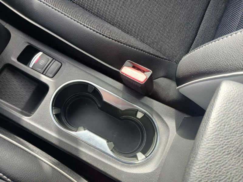 Photo 23 de l'offre de RENAULT CAPTUR TCe 100 INTENS GPS Camera JA17 à 15750€ chez Mérignac auto