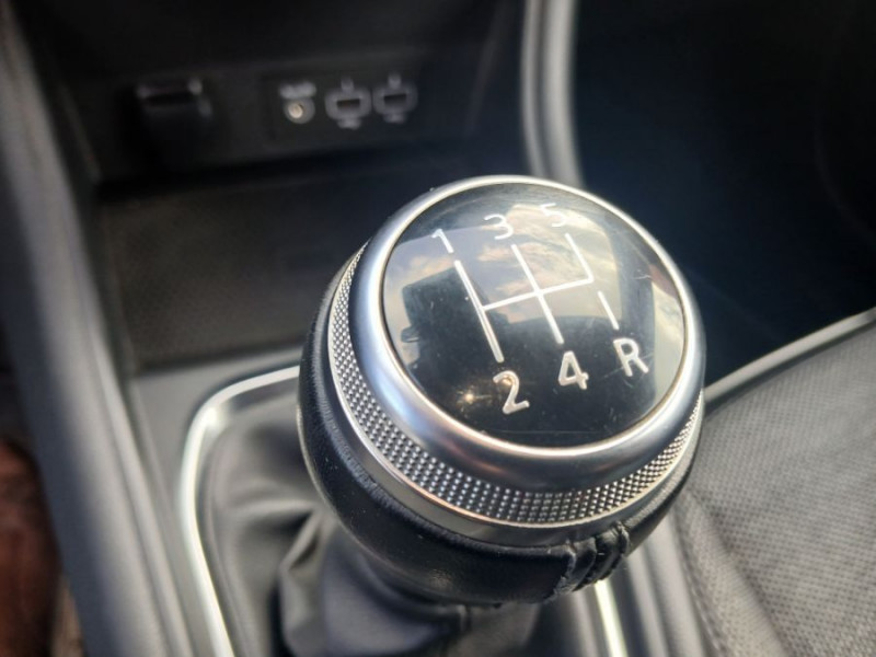 Photo 18 de l'offre de RENAULT CAPTUR TCe 100 INTENS GPS Camera JA17 à 15750€ chez Mérignac auto