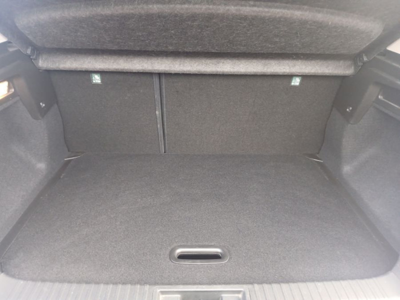 Photo 12 de l'offre de RENAULT CAPTUR TCe 100 INTENS GPS Camera JA17 à 15750€ chez Mérignac auto