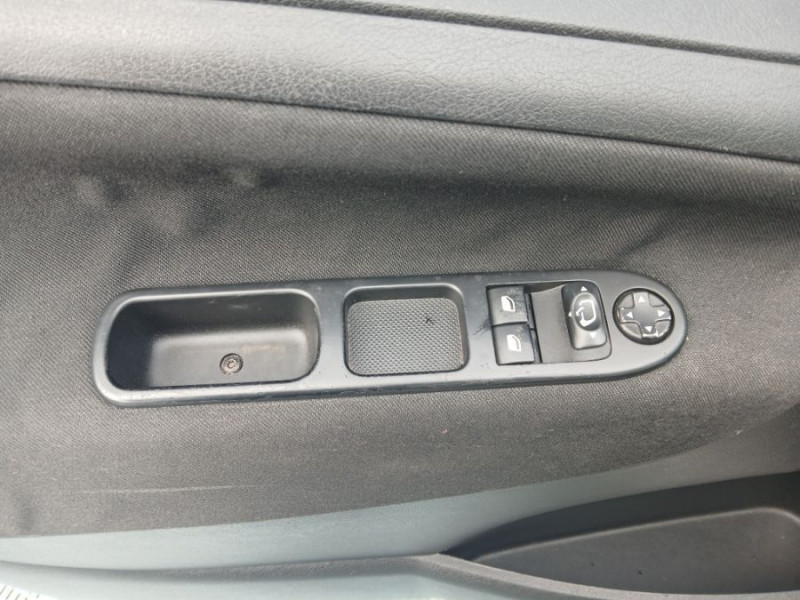 Photo 24 de l'offre de PEUGEOT 207 1.4 HDI 68 ACTIVE 5P GPS CLIM Auto Pack Urbain Distri Neuve 1ère Main à 6990€ chez Mérignac auto