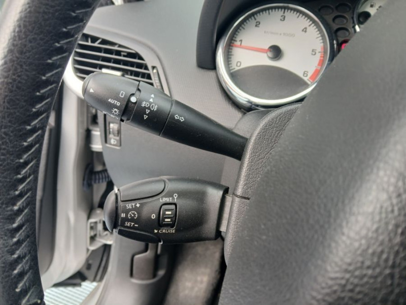 Photo 17 de l'offre de PEUGEOT 207 1.4 HDI 68 ACTIVE 5P GPS CLIM Auto Pack Urbain Distri Neuve 1ère Main à 6990€ chez Mérignac auto