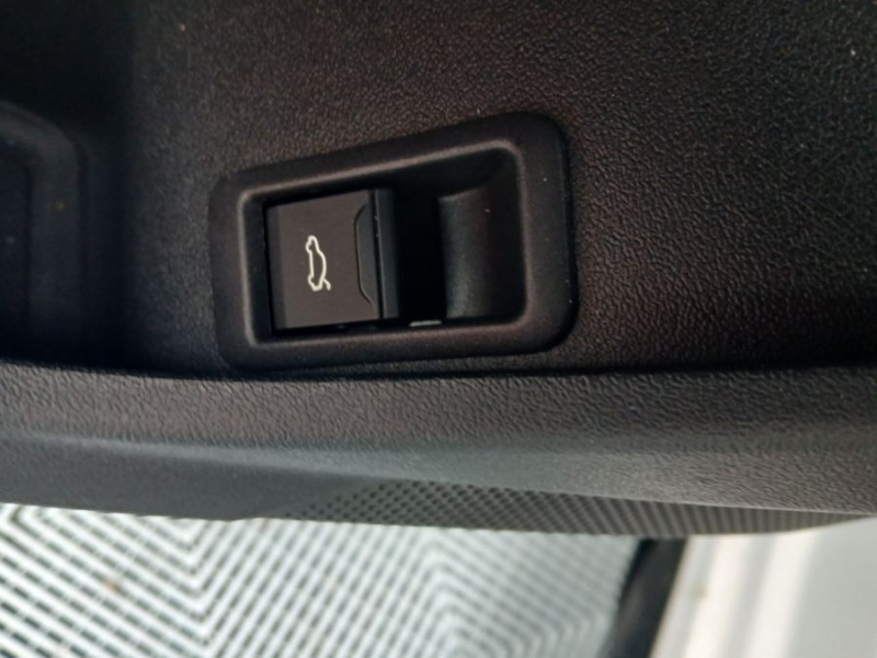 Photo 24 de l'offre de AUDI A5 AVANT III 2.0 TDI 204 S Tronic 7 S LINE Pack Tech Plus Matrix 2 Ecrans à 53990€ chez Mérignac auto