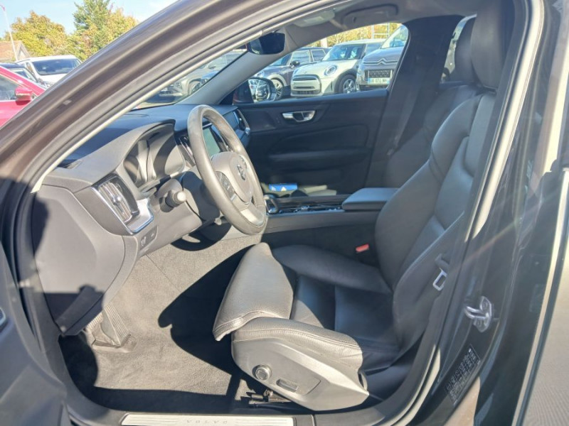 Photo 6 de l'offre de VOLVO V60 B3 2.0 163cv Geartronic MOMENTUM CUIR Hayon EL. SC Hifi Key Less 1ère Main à 30950€ chez Mérignac auto