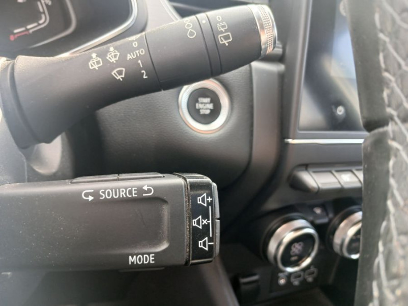 Photo 16 de l'offre de RENAULT CAPTUR TCe 100 INTENS GPS Camera JA17 à 15750€ chez Mérignac auto