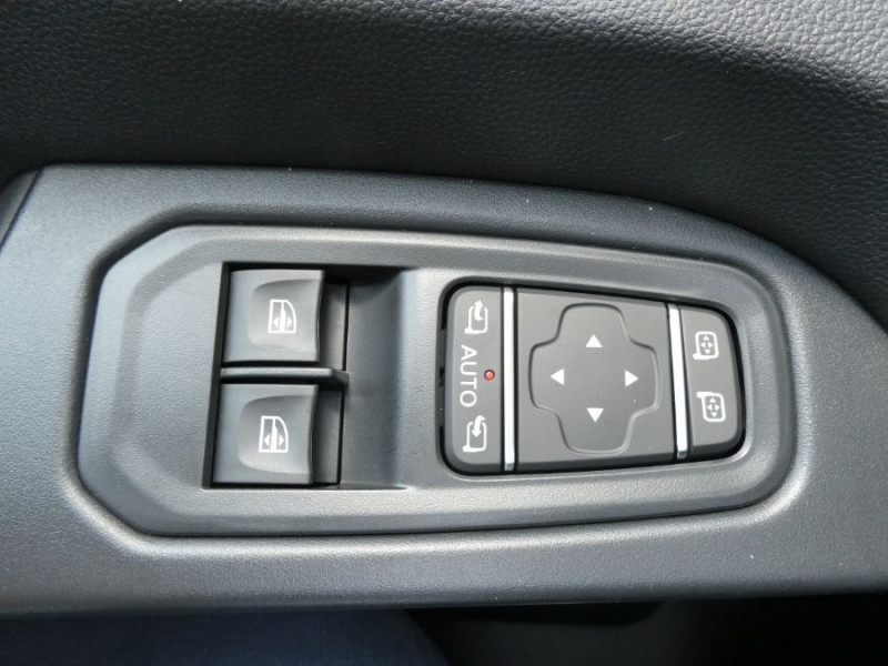 Photo 16 de l'offre de RENAULT TRAFIC L1H1 2.0 Blue dCi 150 BVA 2.8T GRAND CONFORT GPS Camera 458€ HT/Mois à 28750€ chez Mérignac auto