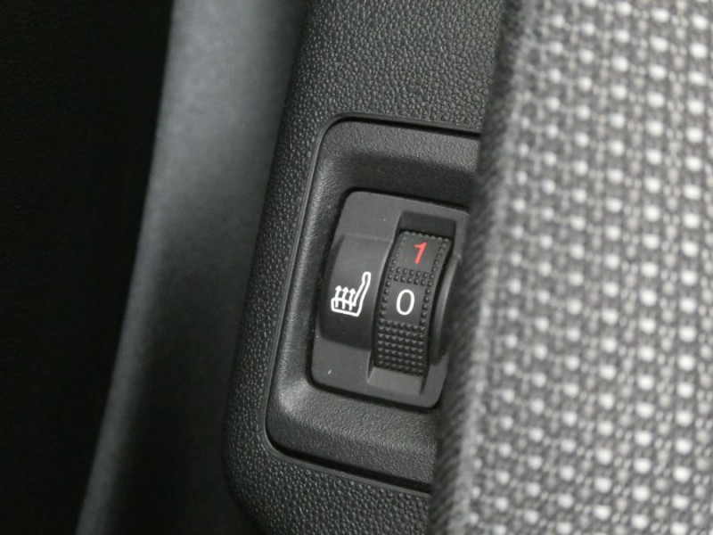 Photo 8 de l'offre de CITROEN C3 III 1.2 PureTech 82 SHINE CarPlay SC TOIT Pano JA16 à 10650€ chez Mérignac auto