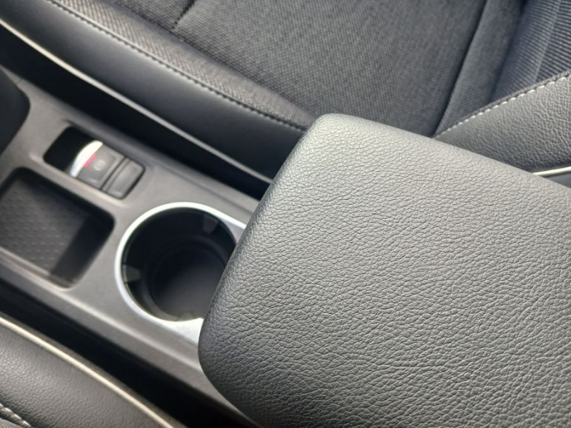 Photo 22 de l'offre de RENAULT CAPTUR TCe 100 INTENS GPS Camera JA17 à 15750€ chez Mérignac auto