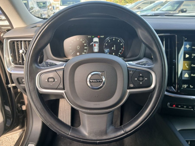 Photo 18 de l'offre de VOLVO V60 B3 2.0 163cv Geartronic MOMENTUM CUIR Hayon EL. SC Hifi Key Less 1ère Main à 30950€ chez Mérignac auto