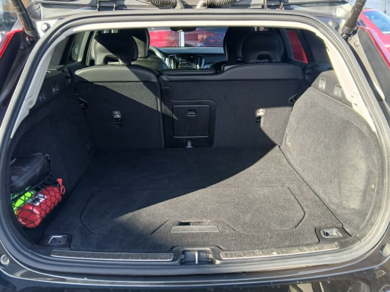 Photo 37 de l'offre de VOLVO V60 B3 2.0 163cv Geartronic MOMENTUM CUIR Hayon EL. SC Hifi Key Less 1ère Main à 30950€ chez Mérignac auto